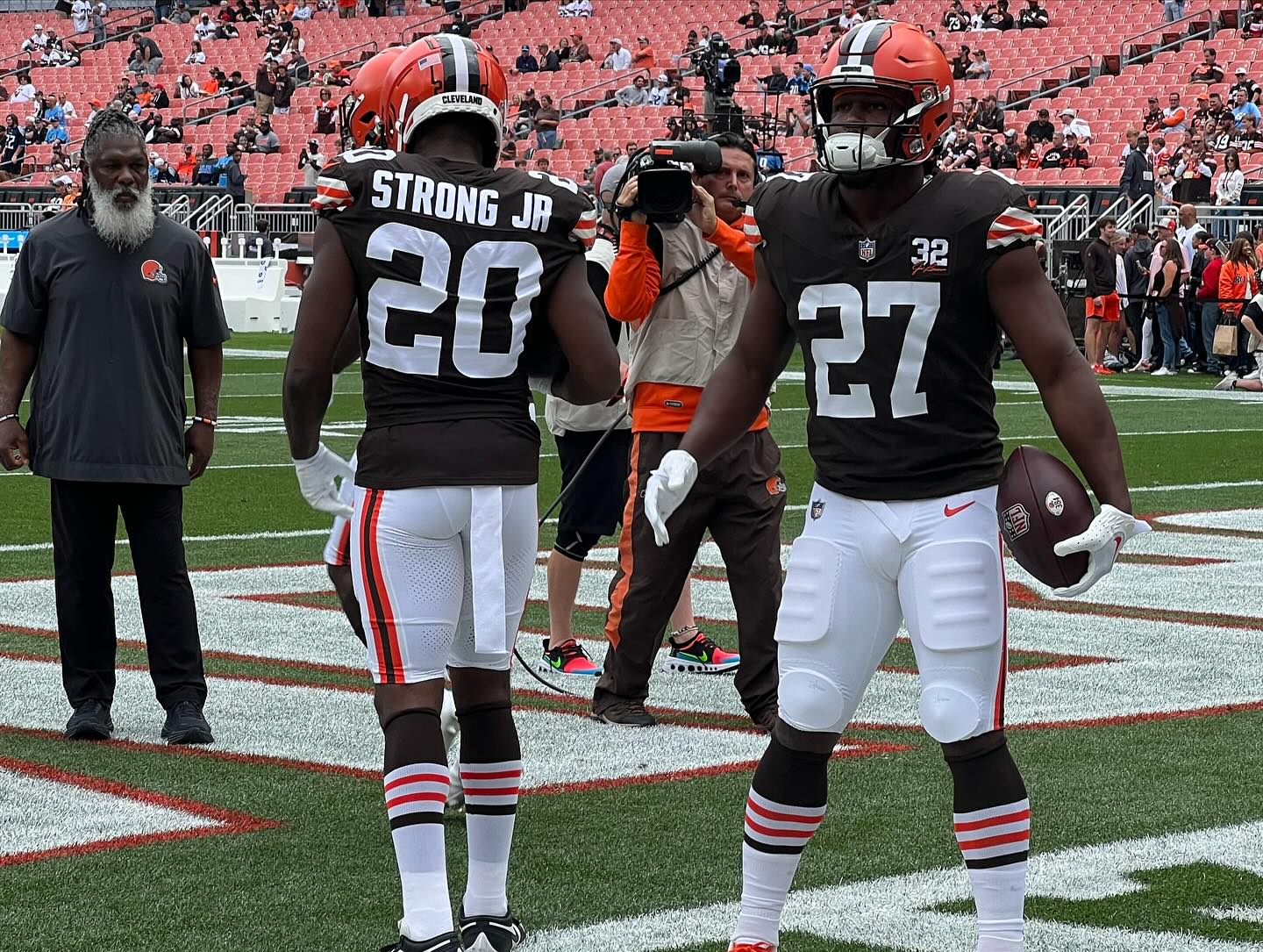 All-around effort! Deshaun Watson, defense deliver as Cleveland Browns  crush Tennessee Titans 27-3